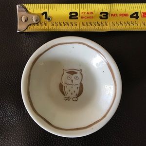 Small ceramic jewelry dish with tan owl.